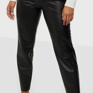 Skinnbyxor (fake skinn) , only strl 34 - Väldigt bra skick, skriv för fler bilder!