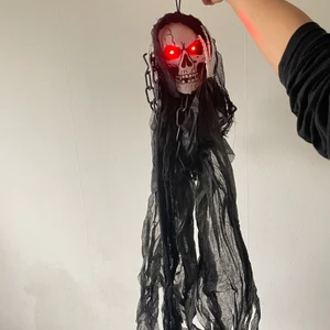 BLINKANDE skalle  - Från partykungen. Perfekt som halloween dekoration 
