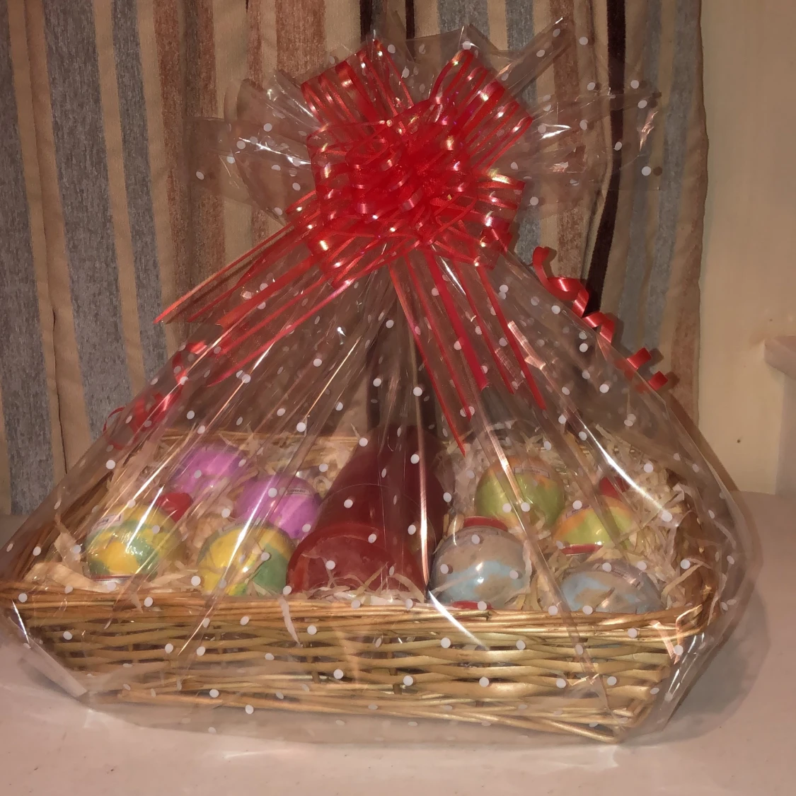 Basket of bath bombs & candles new - 91