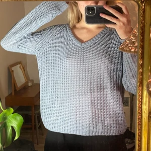 stickad tröja - ljusblå stickad tröja från lager 157. inte mkt använd. strl XS. frakt tillkommer 