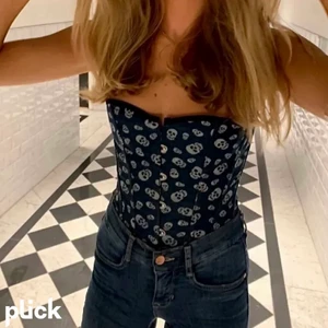 SÖKER - söker denna korsett från alvii, om nån säljer den vill jag gärna köpa den🤩🤩