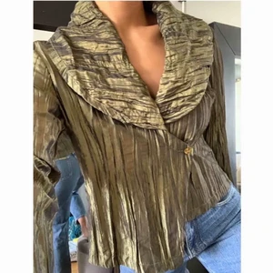 Unik retro topp - Super fin unik retro topp. Köpt i Frankrike. Passar s-m 100kr