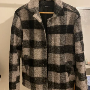 Säljer denna peak performance jacka.   - Ordpris; 2000kr. Säljer för 1000kr/ går att diskutera pris med. 