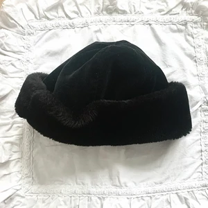 pälsmössa - pälsmössa i svart, superskön, passar till allt och perfekt till höst/vinter 🌟🌟 