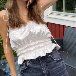 Zara topp - Jättefin zara topp ENDAST använd en gång. storlek S. Köparen står för frakt💞💞 pris går alltid att diskutera