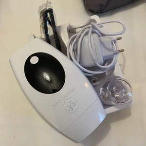 IPL hårborttagningsmaskin  - En ipl maskin för att ta bort oönskad hårväxt i hemmet, säljer då jag har två stycken. Maskinen har tidigare stängt av sig själv ibland men verkar nu fungera som vanligt. Nypris 1200 kr. Läs på Nordic Skins hemsida för instruktioner. Medföljande: IPL maskin, laddare, solglasögon, elektronisk fuktspray till huden + laddare till den, instruktionsbok.