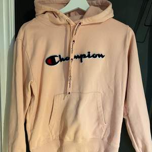Champion hoodie storlek M, använd fåtal gånger då den är för stor för mig!