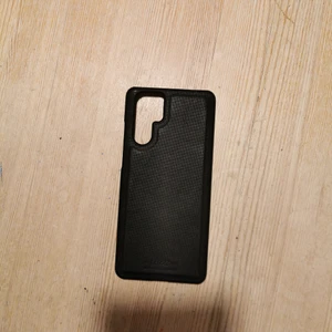 Mobilskal Huawei P30 Pro - Mobilskal till Huawei p30 pro. Aldrig använt, fick i present. Säljes nu pga mobilbyte. 100 % nyskick. Från holdit. Nypris 189kr, mitt pris 40kr. Magnetiskt ! 