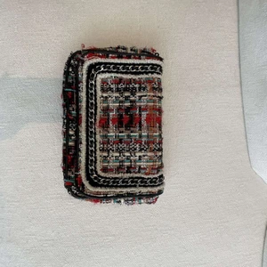 Zara väska - Asball färgglad väska i tweed från Zara! Bra skick. Kan både frakta och mötas upp, köpare står isf för frakt!📦