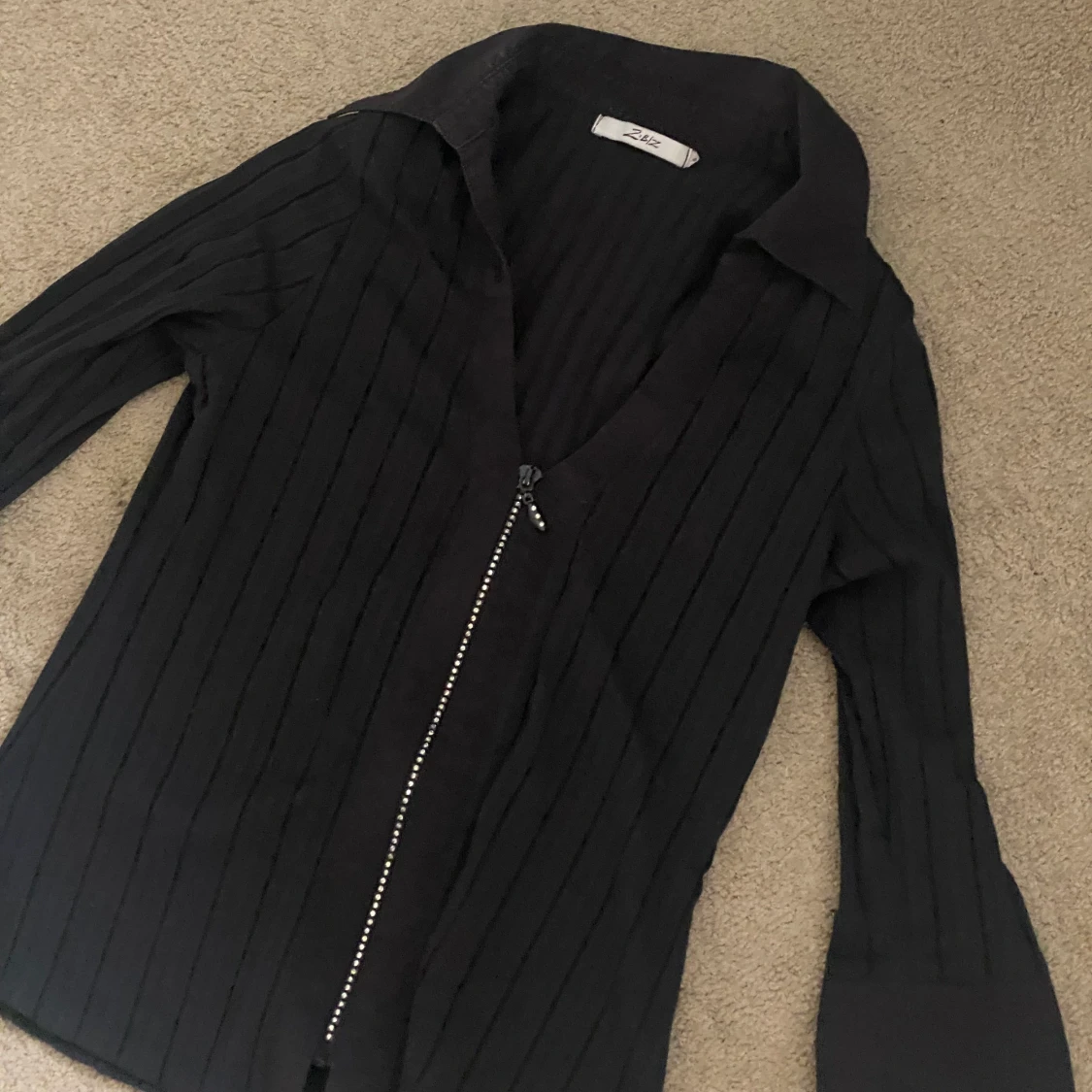 Svart blus med strass