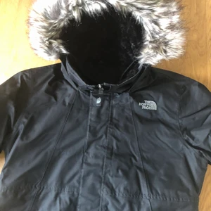 The North Face winter parka - Perfect against rain and wind. This is a size XL for young girls or S for adults (as I’ve been using it before my pregnancy)