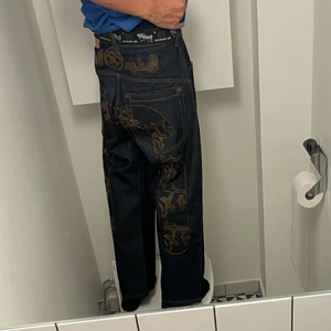 evisu jeans  - Ett par helt nya evisu jeans som tyvär var lite för korta för mig som är runt 180. buda från 500 kör direkt för 700