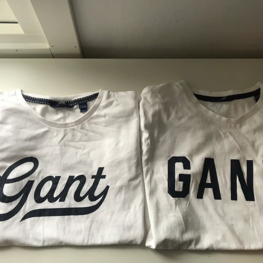 Säljer nu dessa två gant t-shirt i storlek 146-152 man kan köpa dem för 45 kr st eller båda för 80 kr. T-shirts.