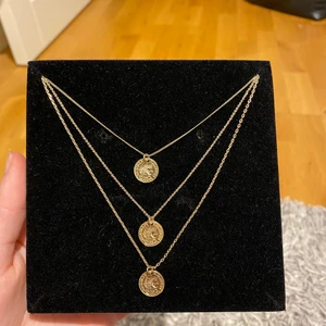 Guld halsband  - Säljer ännu ett halsband. Detta säljer jag då jag inte använder guld, använder bara silver så detta har inte kommit till användning någon gång..❣️ 