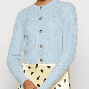 Kabelstickad kofta xxs - Från Gina. Sprillans ny! använd 1 gång