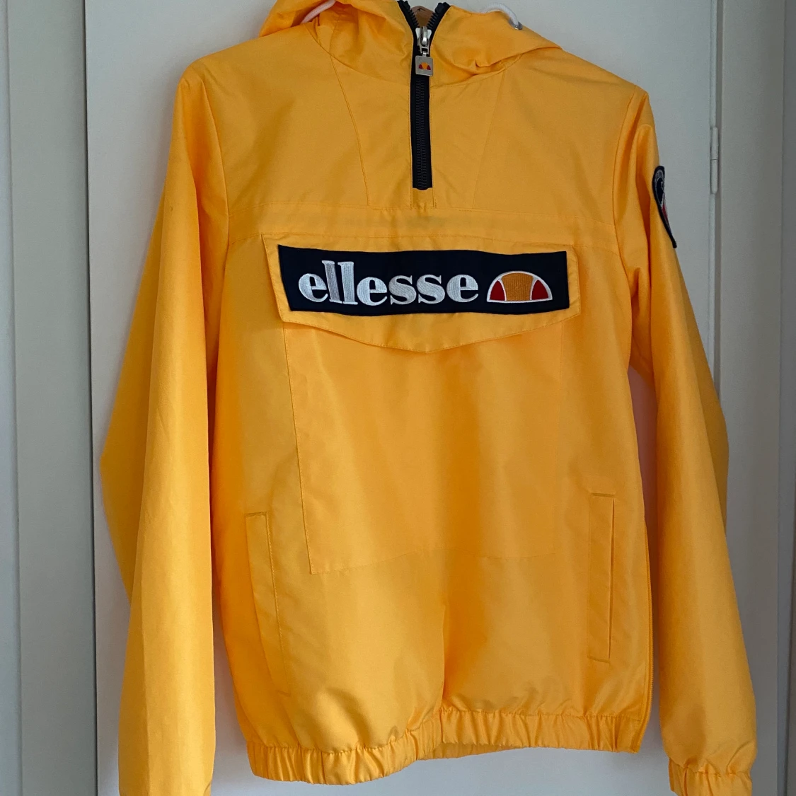 Vindjacka ellesse