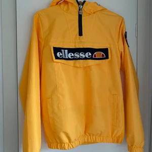 Vindjacka ellesse - Endast använd 3 gånger så är i superfint skick!😍