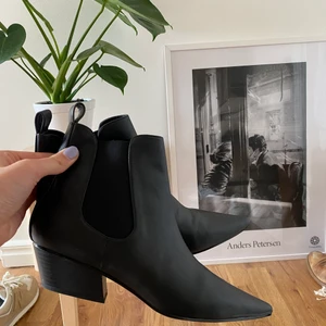 Calvin Klein boots western  - Fina helt oanvända boots från Calvin Klein. Passar tyvärr ej min fot. Supersnygga!! Skriv vid frågor 💛✨