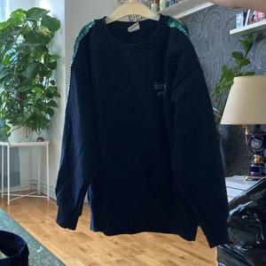 Zara tjock hoodie - Tröja säljs för 30kr köpt för 150. Passar för barn i 10 år str 150. 