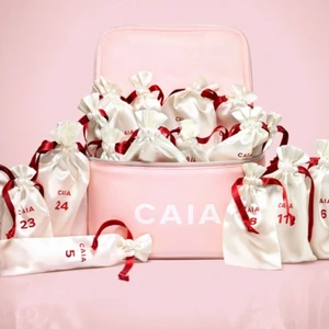 caia adventskalender slutsåld på hemsida - Säljer denna fina julkalender från caia för 2000 som är slutsåld på hemsidan den är värd cirka 4000 kr innehållet. Helt ny