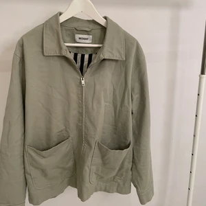 Weekday overshirt - Mintgrön overshirt ifrån weekday i Strl L i ett lite tjockare material ordpris 699kr