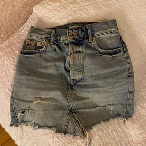 Fin jeans kjol från gina tricot💖pris kan diskuteras i snabb affär☺️