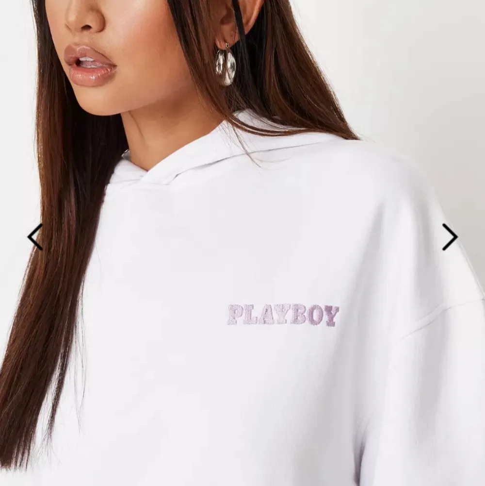 Säljer Playboy hoodie! Använd fåtal gånger. Den e oversized men väldigt nice! ❤️‍🔥. Hoodies.