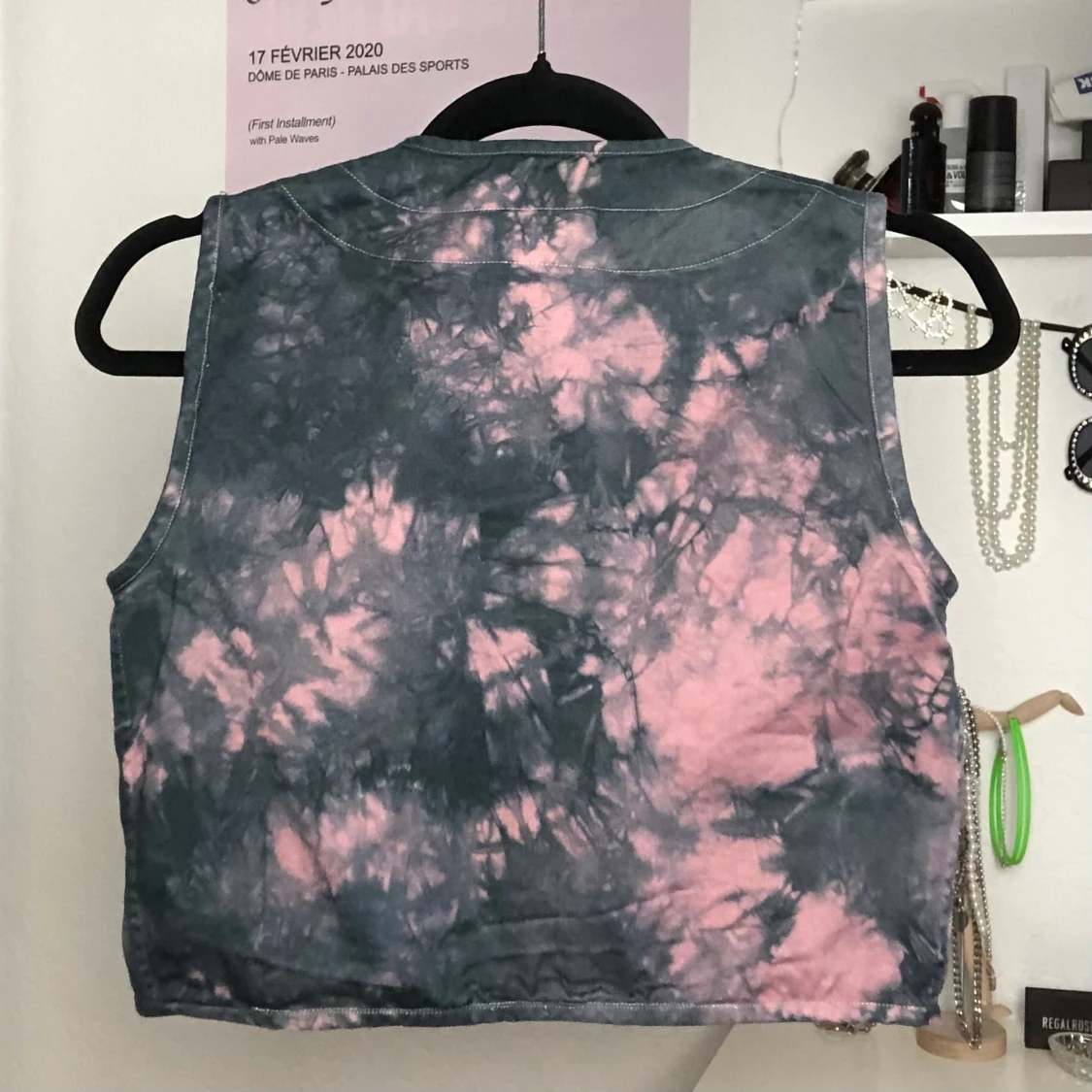 Rosa och mörkgrå tie dye väst - 90