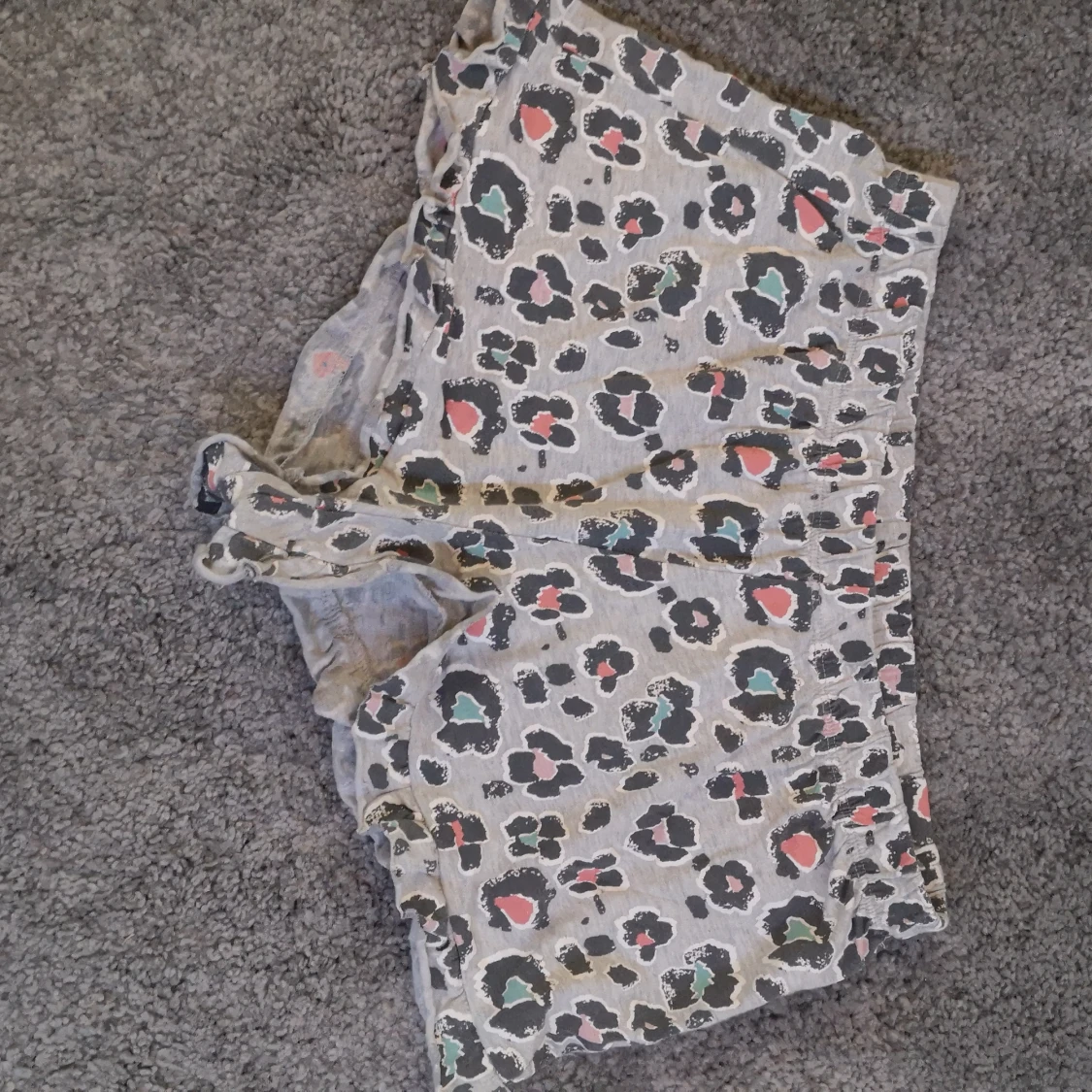 Grå pyjamas shorts med leopard mönster - 91