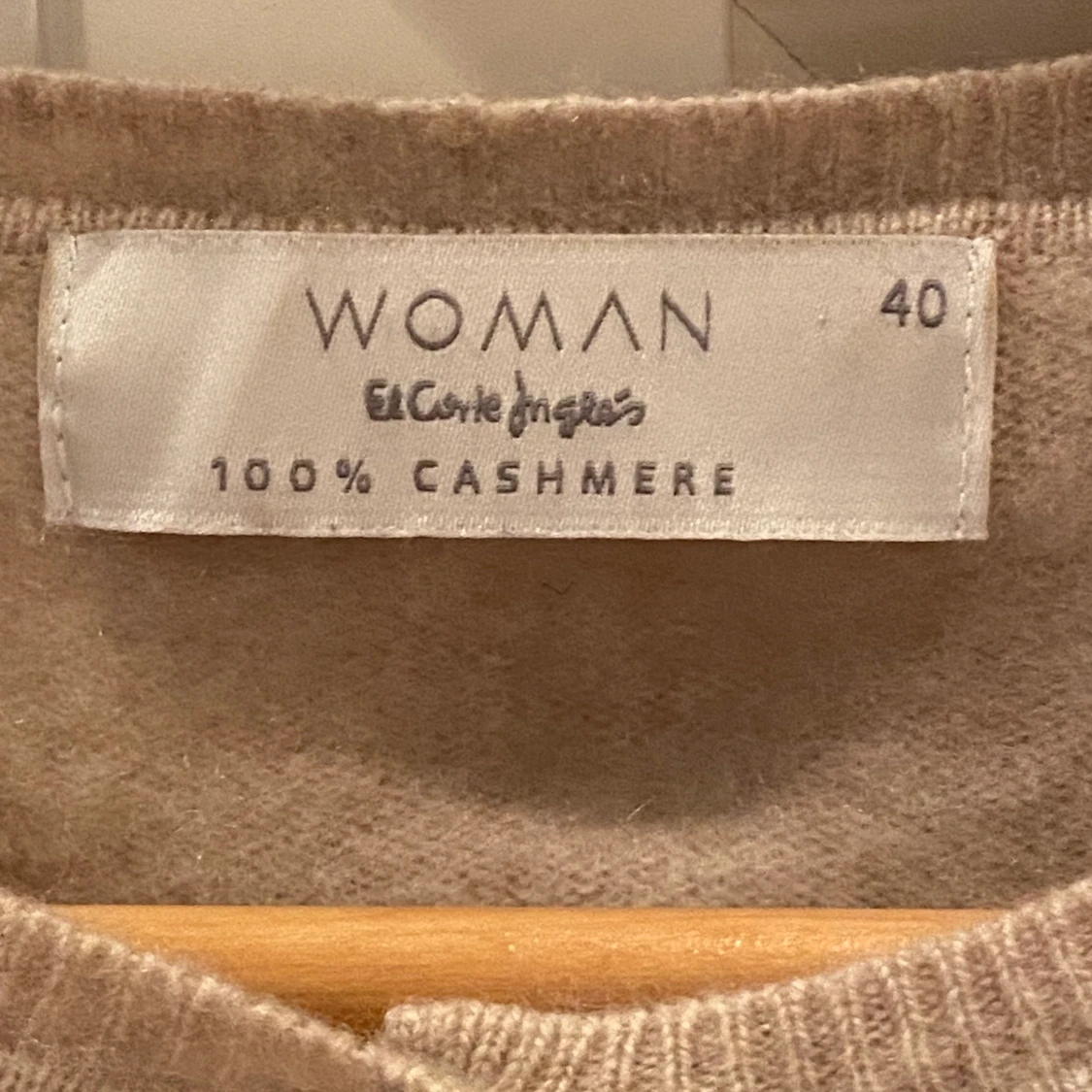 Cashmere kofta i beige  - 90