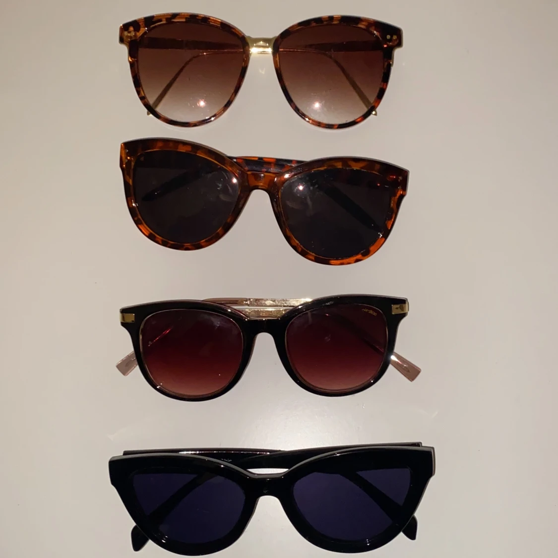 Solglasögon 30kr/st alla för 80kr - 90