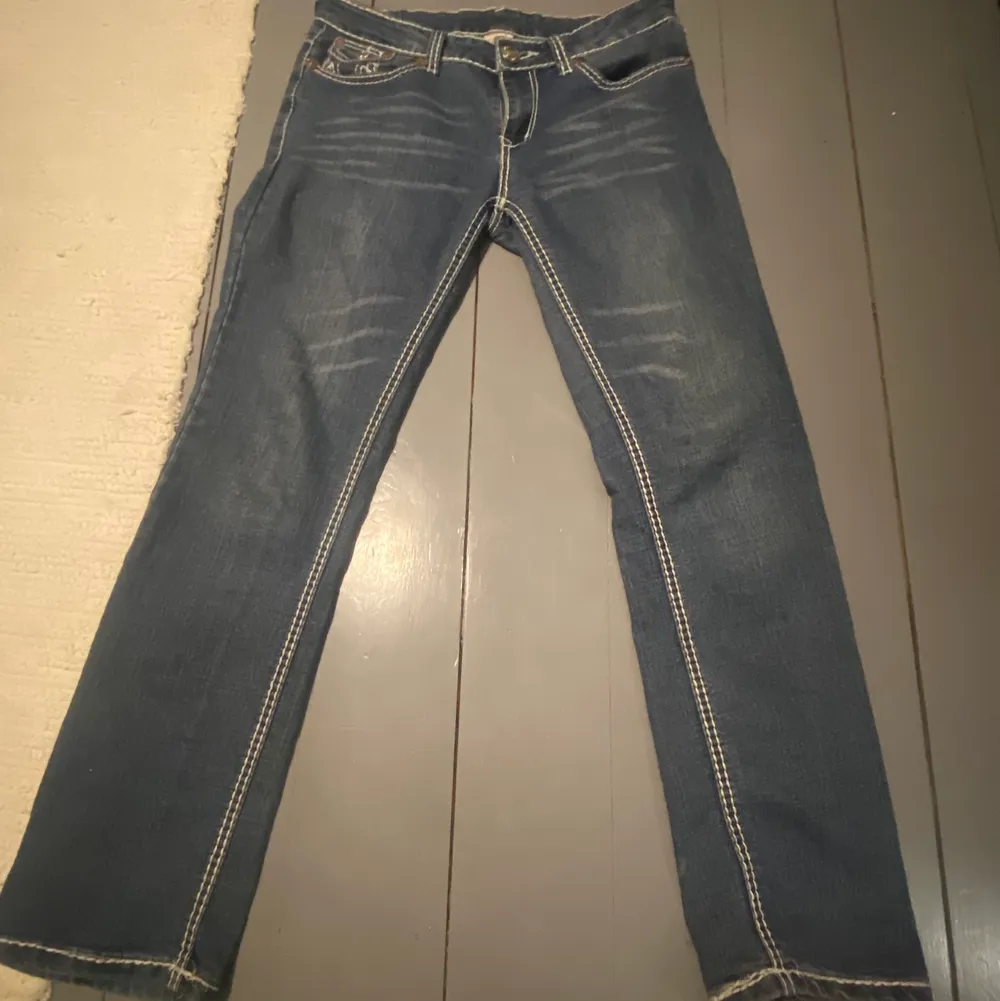 Dessa asnajs raka true religion jeans som jag köpt här på Plick och säljer då de inte kommer till användning. De är 20 cm breda vid fötterna och 42cm i midjan. Om flera är intresserade blir det budgivning. Köpare står för frakt💖. Jeans & Byxor.
