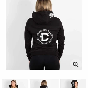 Dirtcult hoodie  - Säljer min hoodie testad 1gång nypris 699kr nu 300kr priset är diskuter bart 