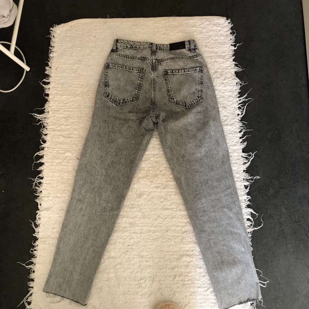 Gråa mom jeans från Gina tricot. Jeans & Byxor.