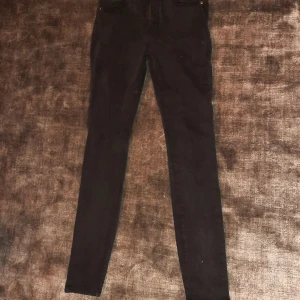 Svarta jeans - Nya svart Jeans som jag köpte men kommer inte till användning säljer för dom är för små.