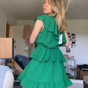 Söt grön klänning från zara, helt ny💚