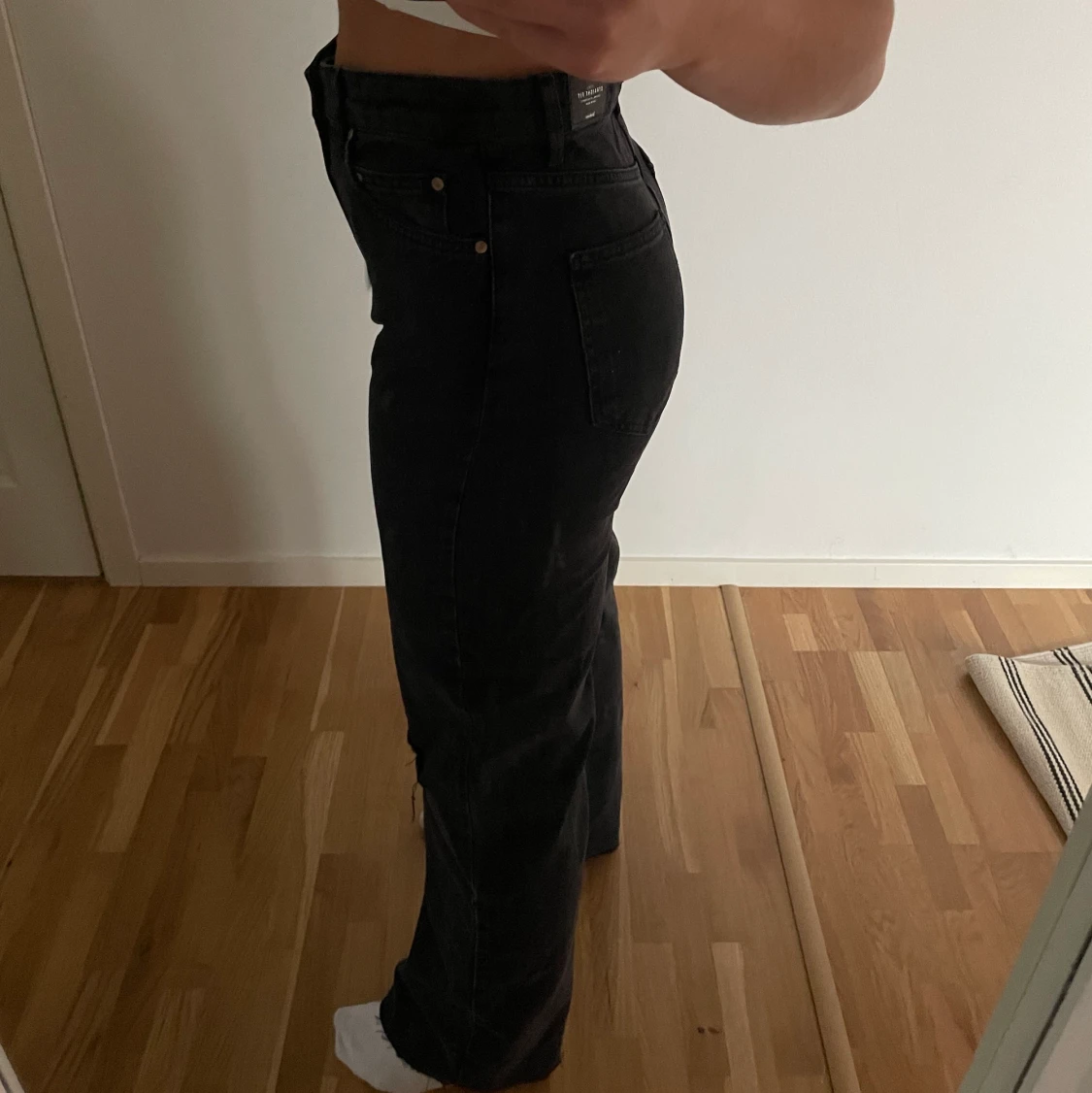 Svarta raka jeans med slitningar - 90