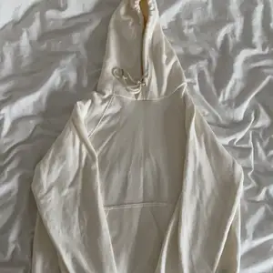 Beige/vit hoodie köpt från hm🤍 storlek xs🤍