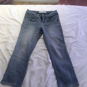 Ett par ljus blåa jeans  - Aldrig använt 