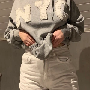 Storlek: XS - Denna hoodie är väldigt skön. För mer info kom privat 