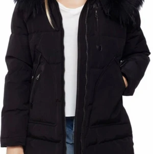 Cedrico Monet - En välskött Cedrico Monet i riktigt gott skick i storlek S.  Pälsen är stor och fluffig, rökfri. Kan gå ner vid snabb affär