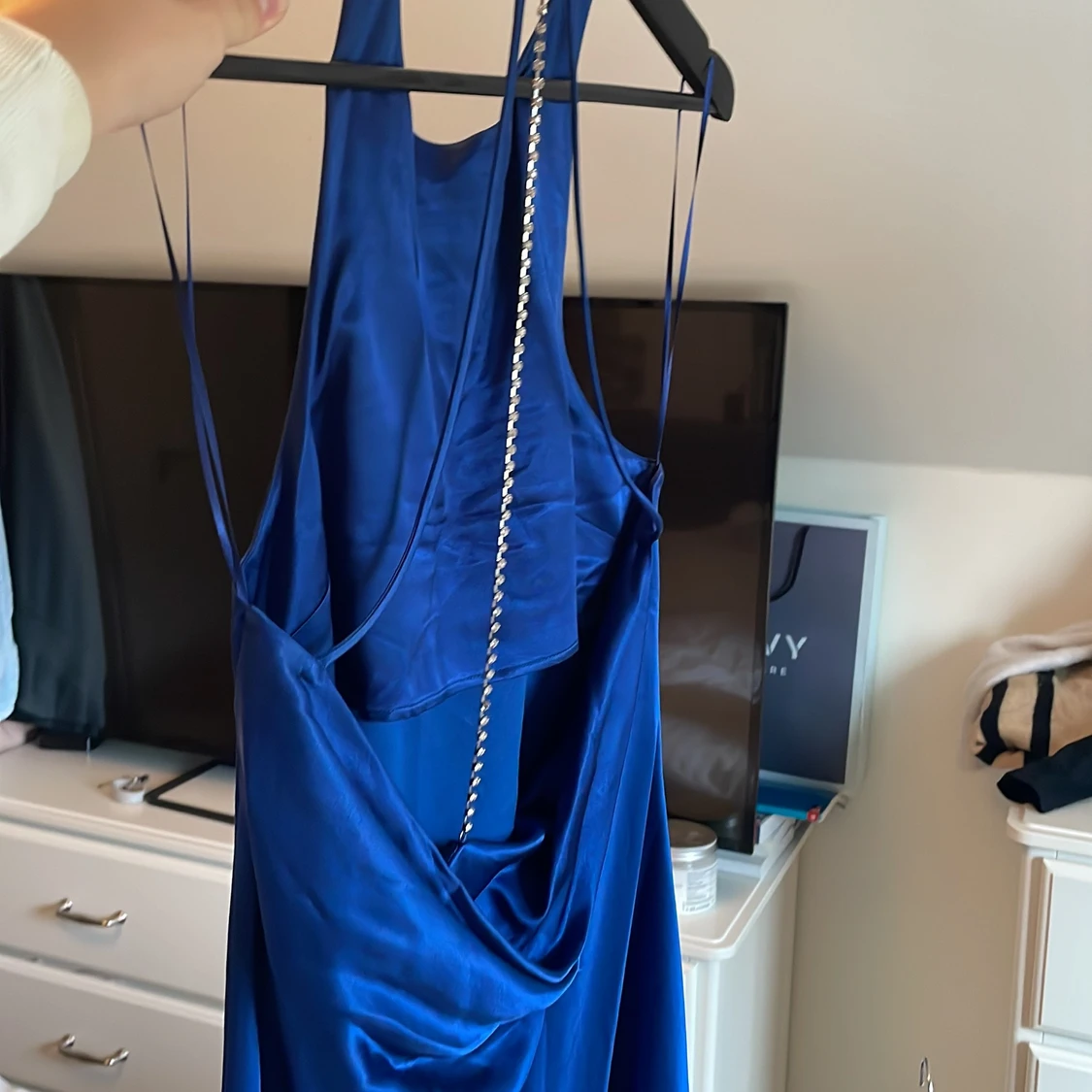 Satin rygglös klänning