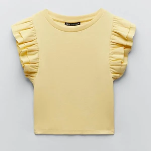 Gul volangtröja✨✨ - Gul volangtröja från zara🎸🤩 I storlek S och knappt använd💘✨ skriv vid intresse elr frågor💕😝