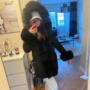 Fatima Parkas - Säljer min jätte fina Fatima parkas jacka pga förstor. Den är jätte varm värmer upp till 20 minus grader! Inköpt för 4000kr