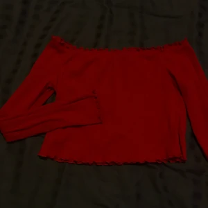 Off shoulder topp - Använd få tal gånger,säljer på grund av att den ej anvönds 