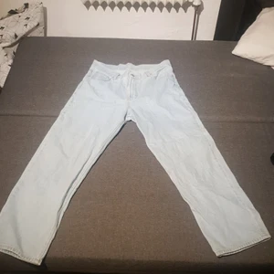 Sweet big skate jeans - Sweet big skate jeans storlek M och är ett par väldigt baggy byxor som jag åkt skateboard i några gånger men diggar inte färgen så mycket kan skicka fler bilder om det önskas 