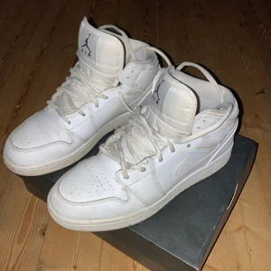 Jordan 1or - Bra skick, knappt använda jag tar swish