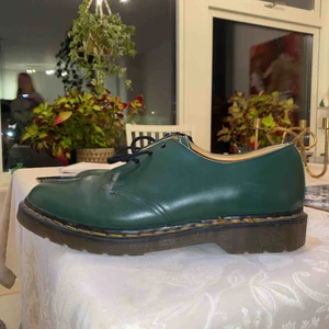 dr martens  - Ett par gröna dr martens köpta second hand för 600. Aldrig använt pga fel storlek.  