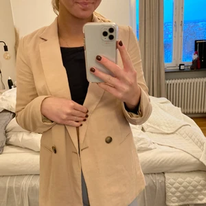 Beige kavaj - Beige kavaj, i fint skick! 💛🧡