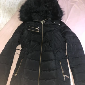 Svart Roco baroco jacka  - storlek S använd 2 gånger köpt för 1500 säljer för 1000 